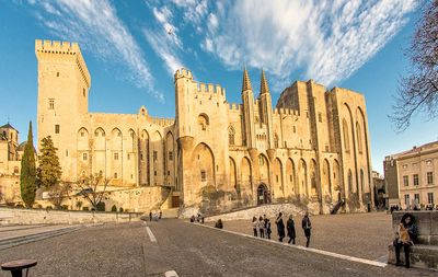 אביניון